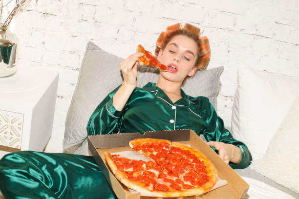 femeie, pizza, supraalimentare